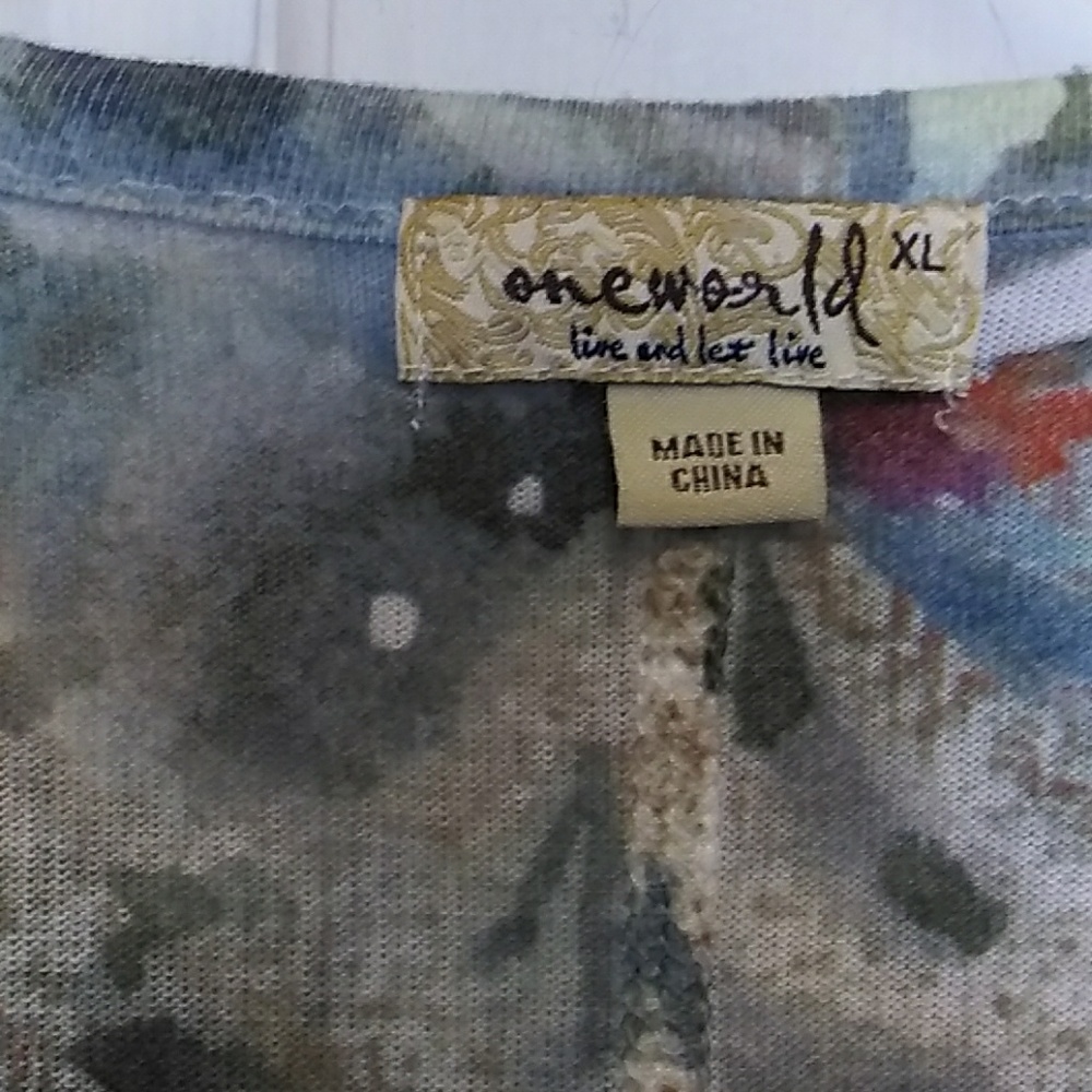 One world blouse - Picture 2 of 6